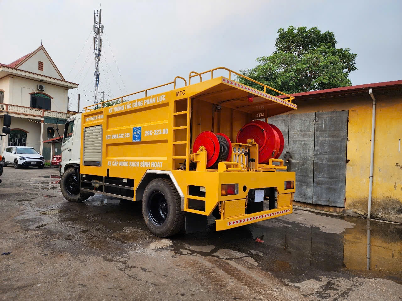 Xe thông cống phân luồng hiện đại tại Hà Nội