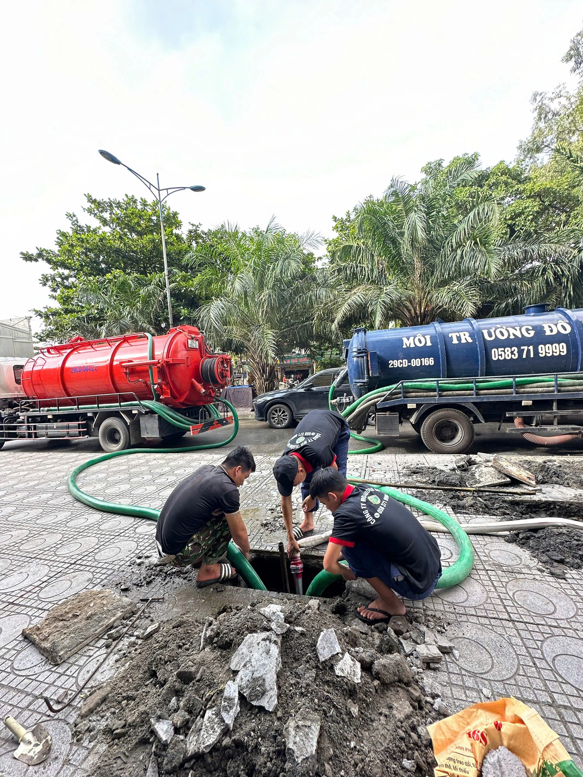 Đội ngũ thi công nạo vét cống Thái Bình tại Đông Hưng vào ngày 24/05/2025 lúc 09:31 PM