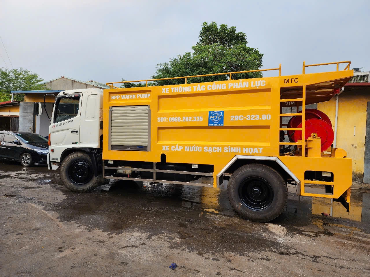 Xe hút bùn hỗ trợ nạo vét cống tại Hưng Yên
